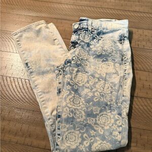 Rock & Republic Blue and White Skinny Jeans with Artistic Print
